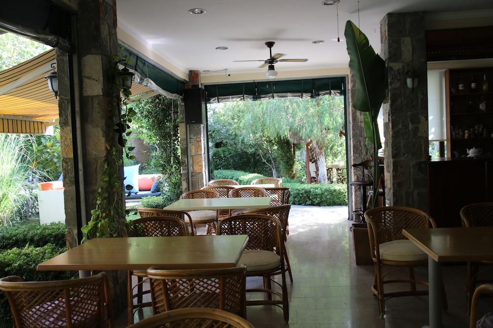 Hotel Dalos 戈西克 外观 照片